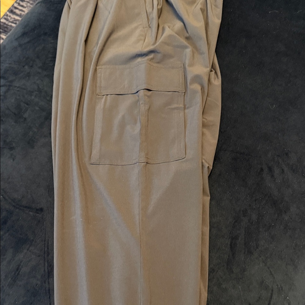 Vuori Charcoal Cargo Joggers - Picture 4 of 4